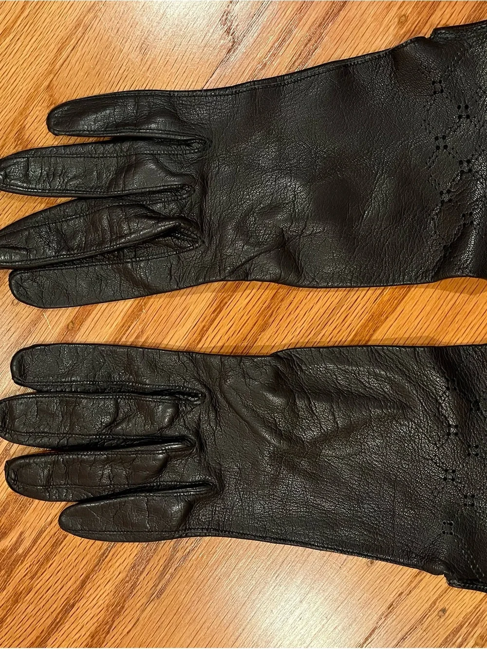 Women’s Black Leather Driving Gloves - Classic Style